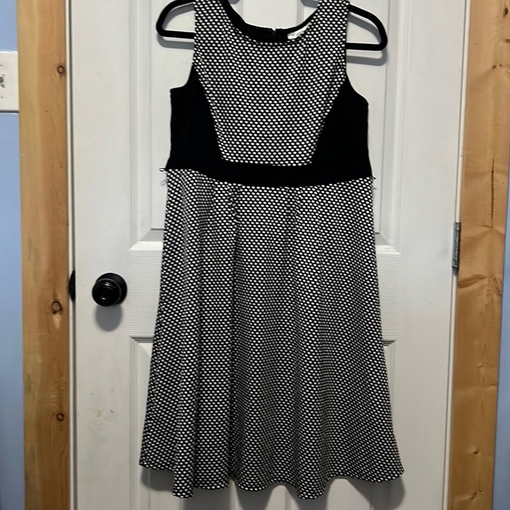 Motherhood medium blank and  white dress